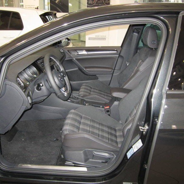 Volkswagen Golf из Германии (7136)