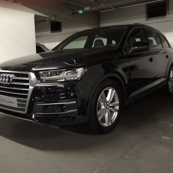 Audi Q7 из Германии (7686)