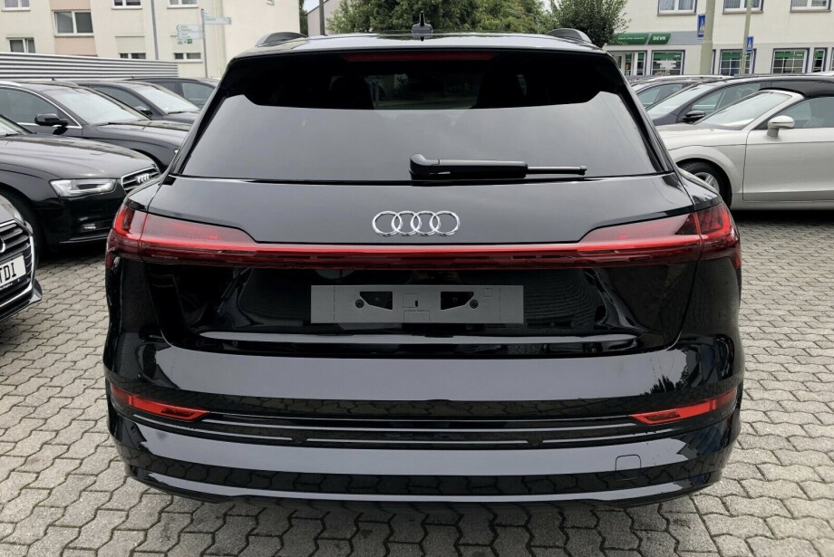 Audi e-tron З Німеччини (20747)