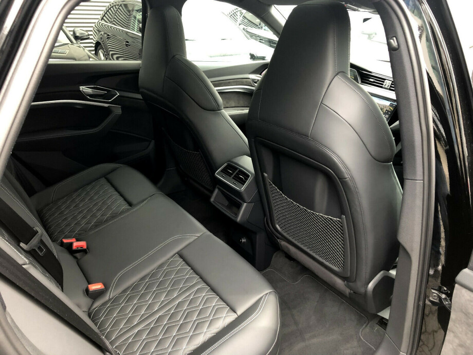 Audi e-tron З Німеччини (20751)
