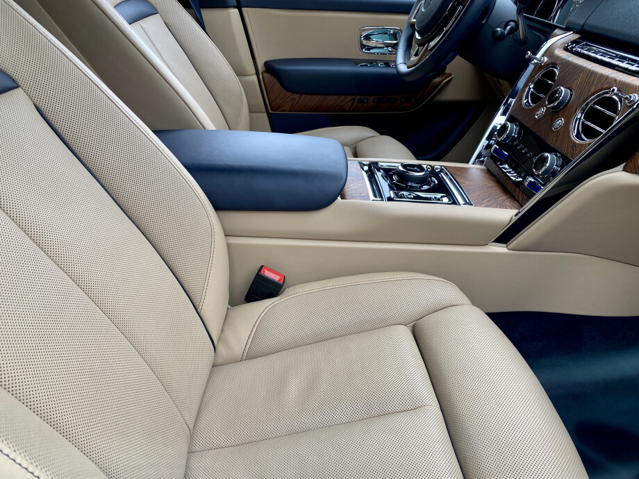 Rolls-Royce Cullinan 6.7 Lounge Bespoke 571PS 4-Seat З Німеччини (55837)