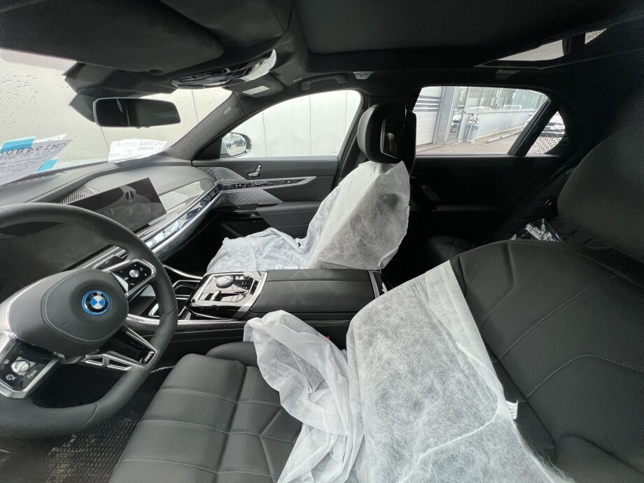 BMW i7 xDrive 60 M-Paket 544PS (102kWh) 625km З Німеччини (81850)