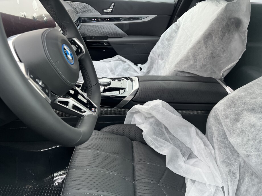 BMW i7 xDrive 60 M-Paket 544PS (102kWh) 625km З Німеччини (81847)