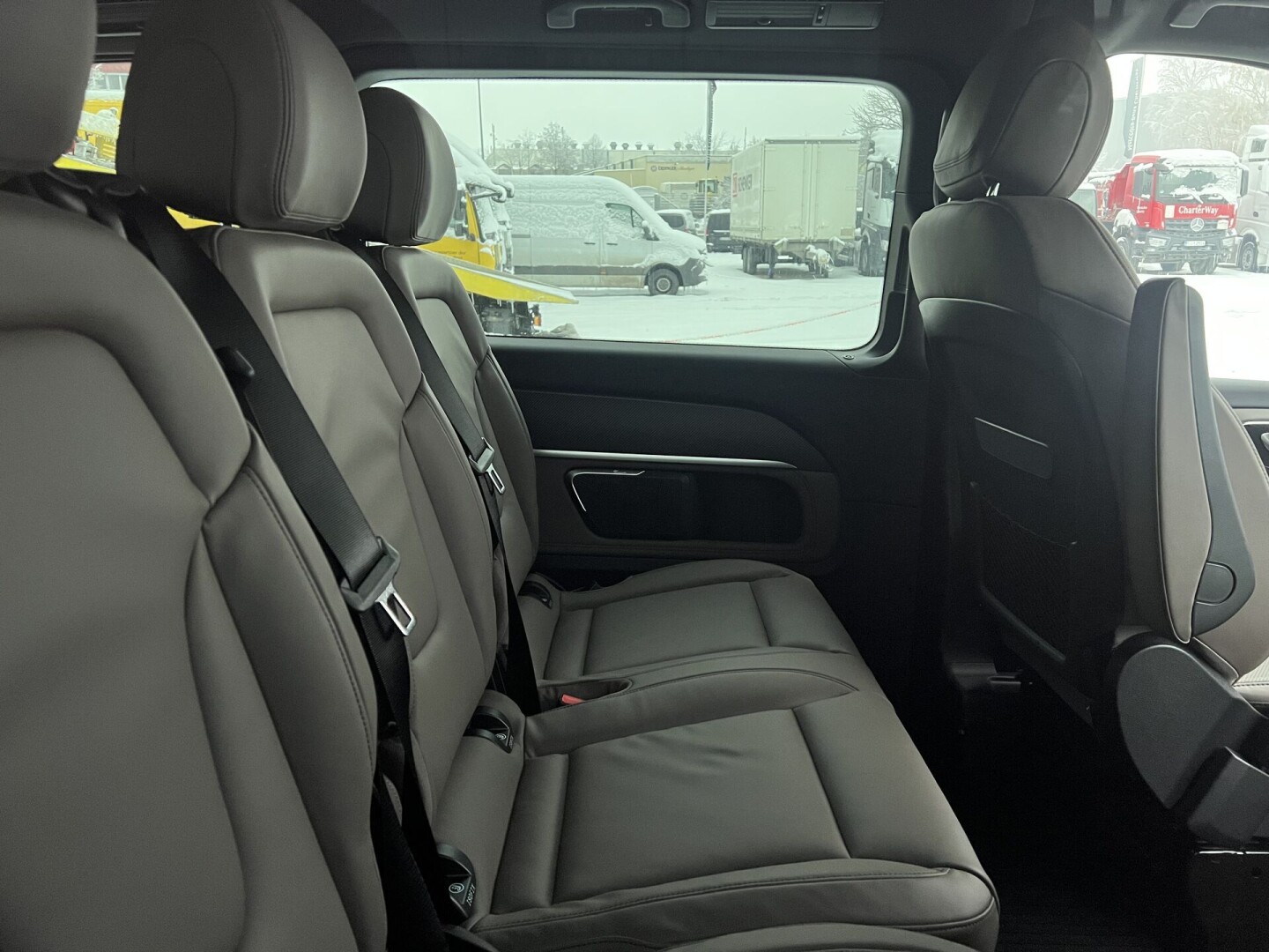 Mercedes-Benz V300d 4Matic AMG ExtraLong Avantgarde Edition 8-містний З Німеччини (84974)