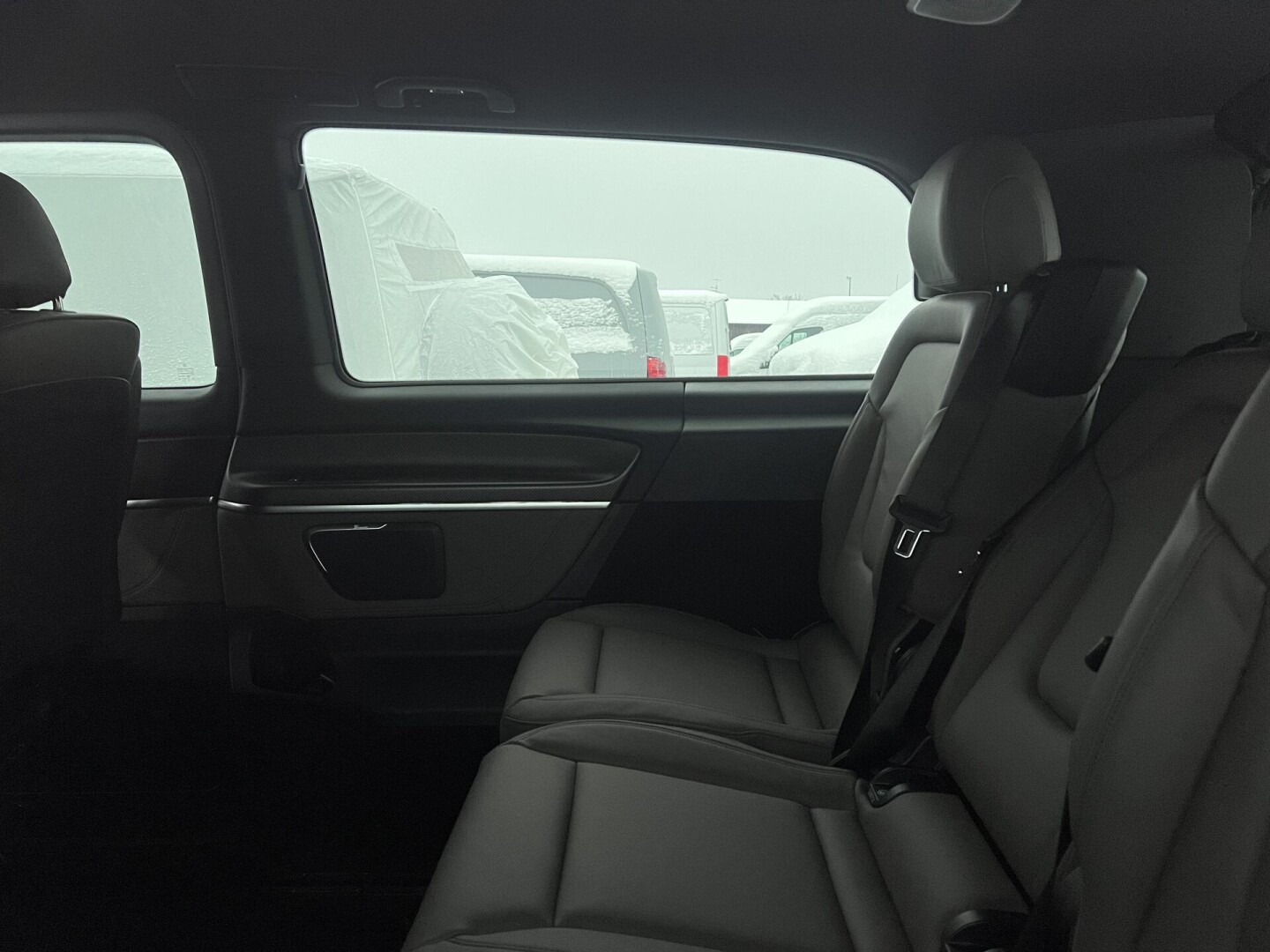 Mercedes-Benz V300d 4Matic AMG ExtraLong Avantgarde Edition 8-містний З Німеччини (84972)