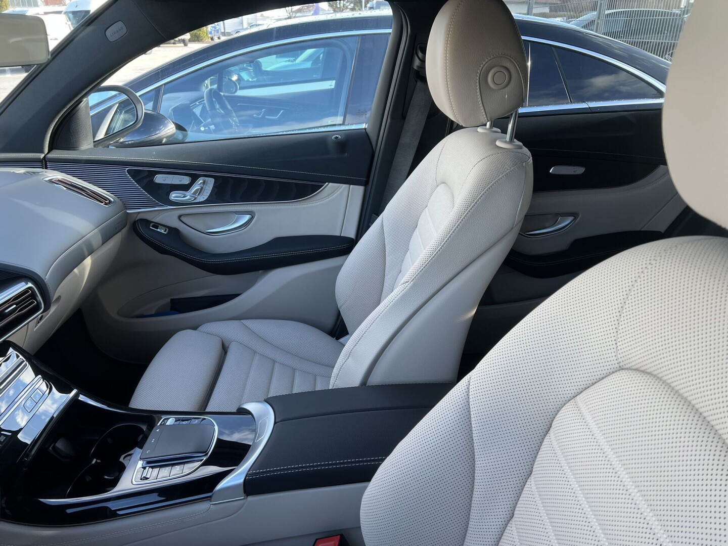 Mercedes-Benz EQC 400 AMG 4Matic 408PS 80kWh З Німеччини (85197)