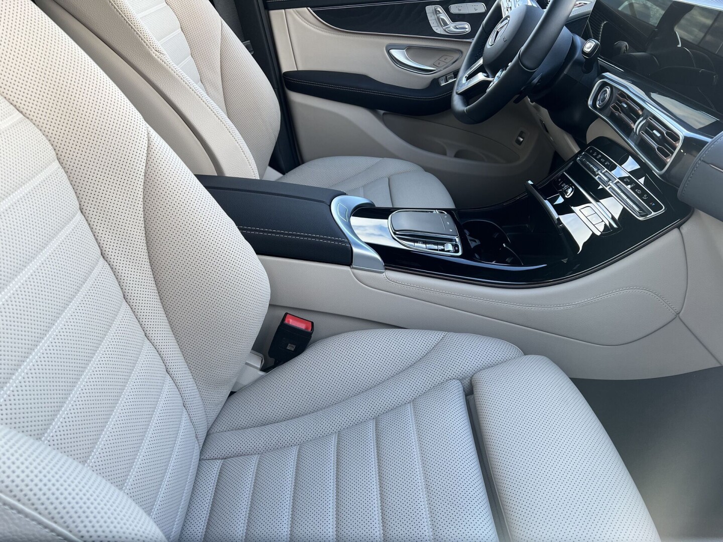 Mercedes-Benz EQC 400 AMG 4Matic 408PS 80kWh З Німеччини (85185)