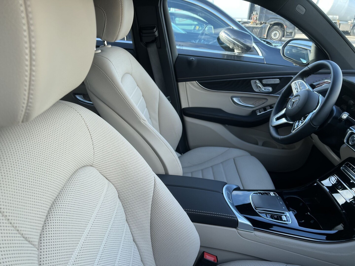 Mercedes-Benz EQC 400 AMG 4Matic 408PS 80kWh З Німеччини (85186)