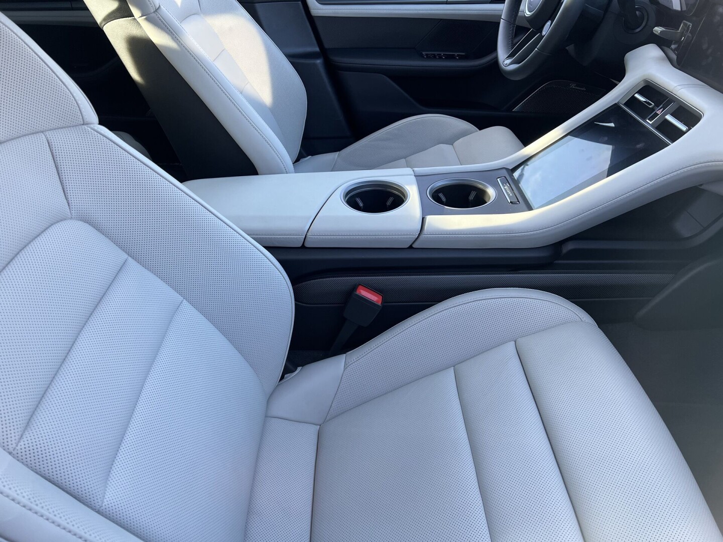 Porsche Taycan Turbo S 761PS 93,4kWh 412km З Німеччини (85290)