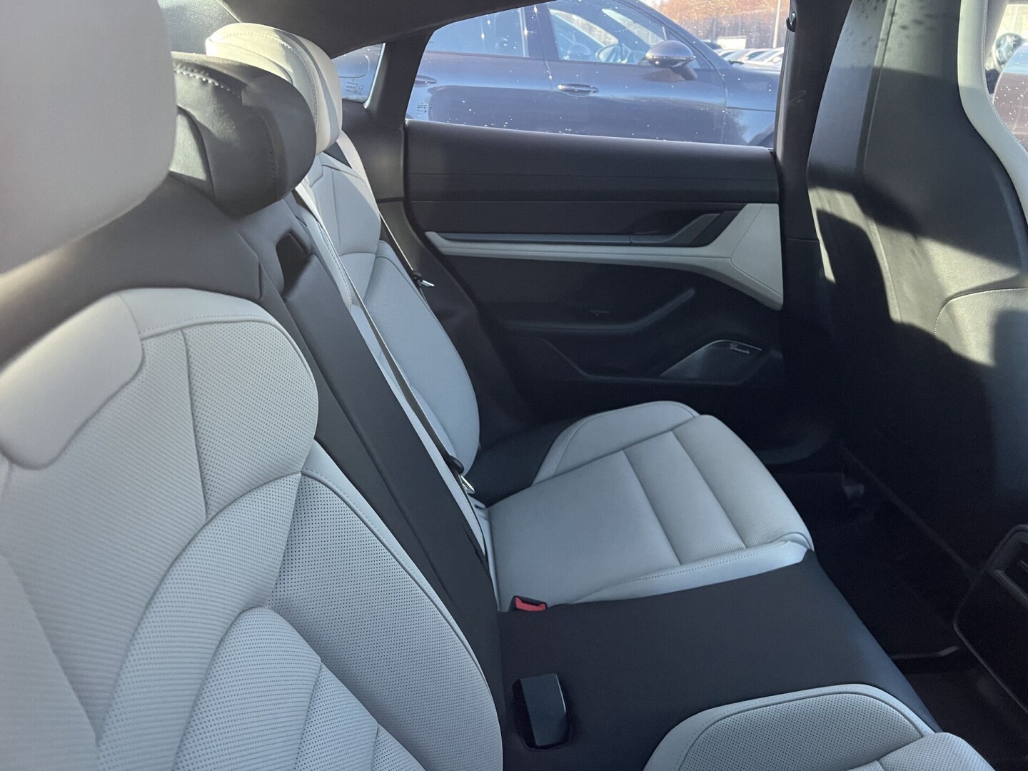 Porsche Taycan Turbo S 761PS 93,4kWh 412km З Німеччини (85294)