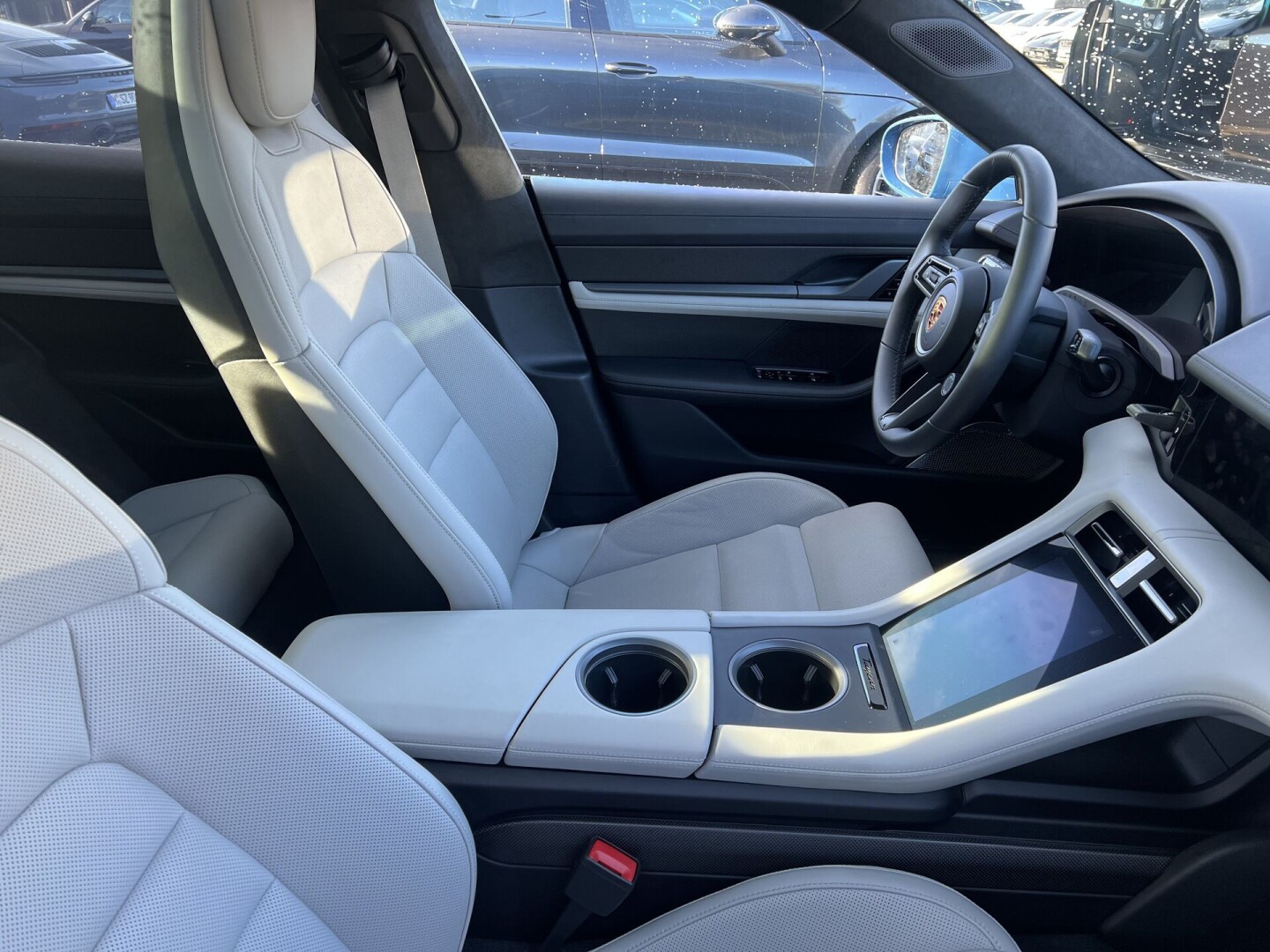 Porsche Taycan Turbo S 761PS 93,4kWh 412km З Німеччини (85287)