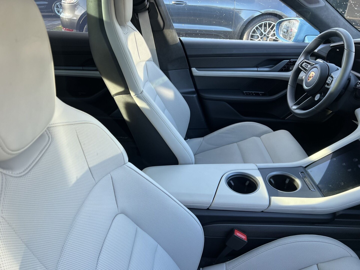 Porsche Taycan Turbo S 761PS 93,4kWh 412km З Німеччини (85293)