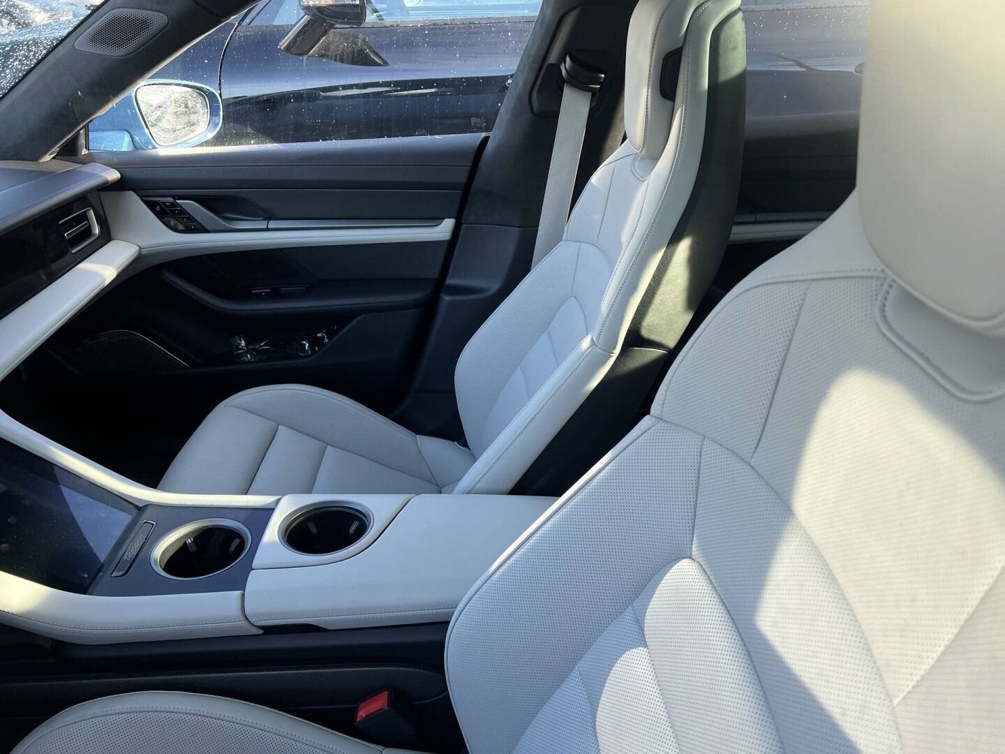 Porsche Taycan Turbo S 761PS 93,4kWh 412km З Німеччини (85300)