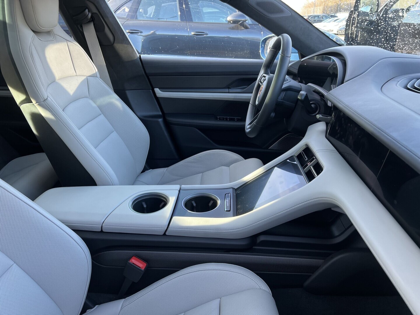 Porsche Taycan Turbo S 761PS 93,4kWh 412km З Німеччини (85288)