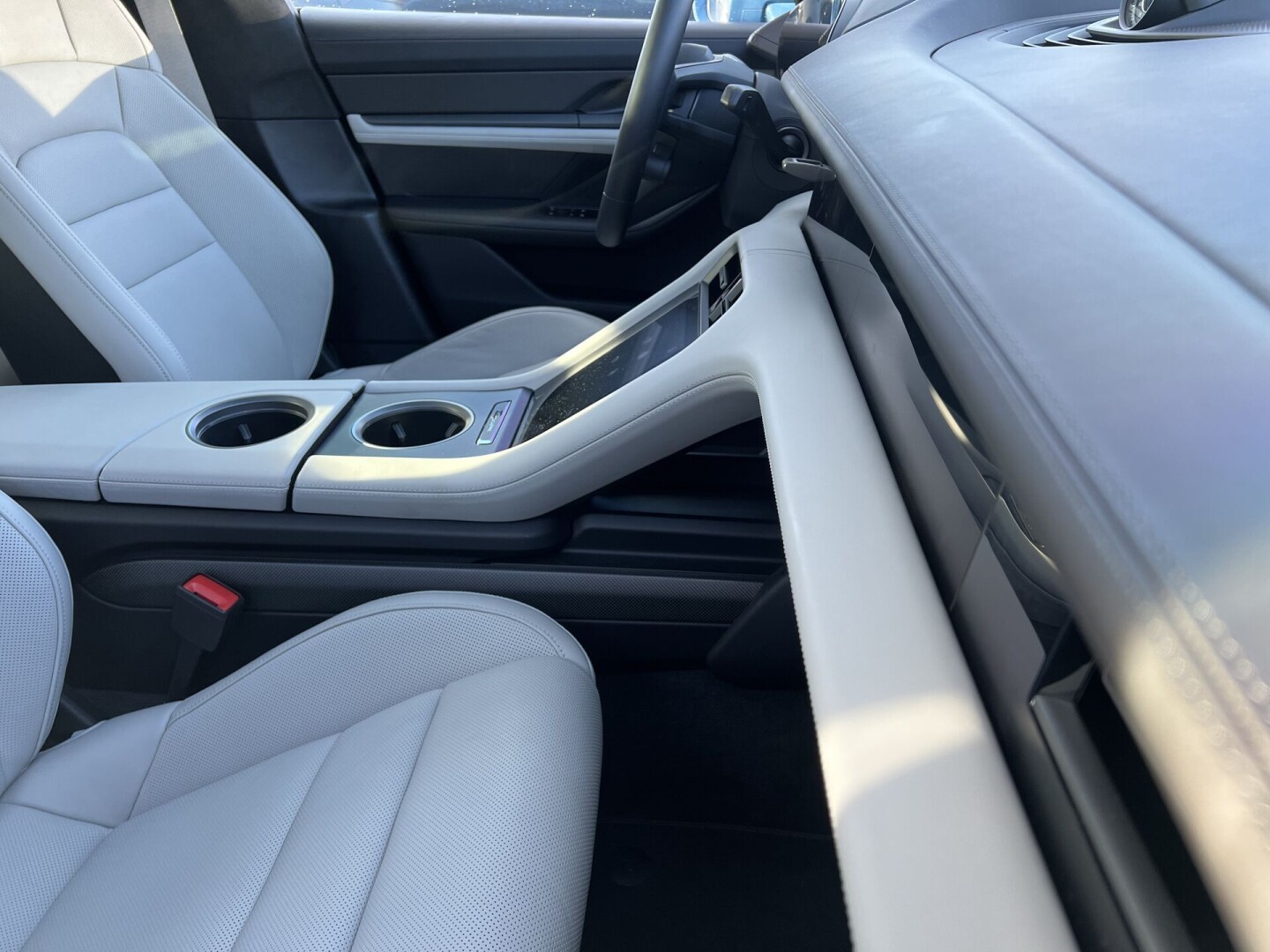 Porsche Taycan Turbo S 761PS 93,4kWh 412km З Німеччини (85289)