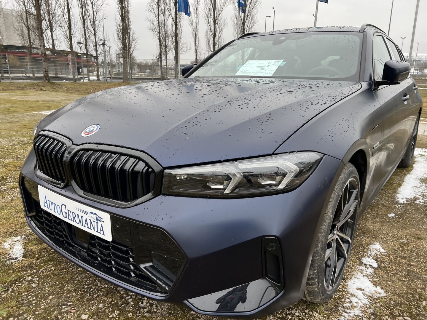 BMW 330e xDrive 292PS M-Paket Touring Exclusive Black З Німеччини (87350)