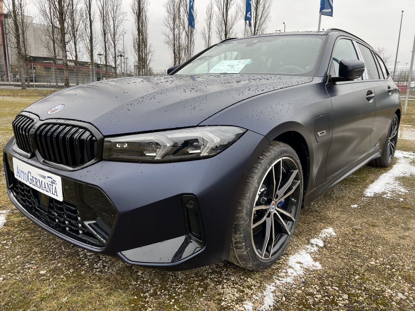 BMW 330e xDrive 292PS M-Paket Touring Exclusive Black З Німеччини (87349)