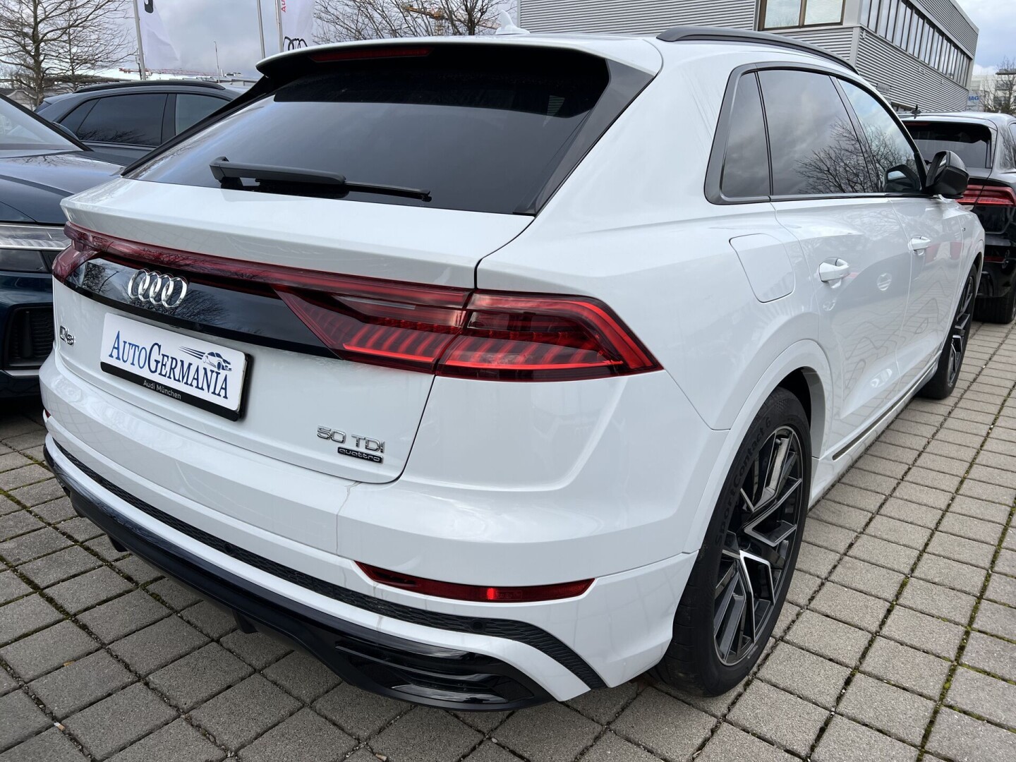 Audi Q8 50TDI 286PS S-Line Black-Paket Matrix З Німеччини (89947)