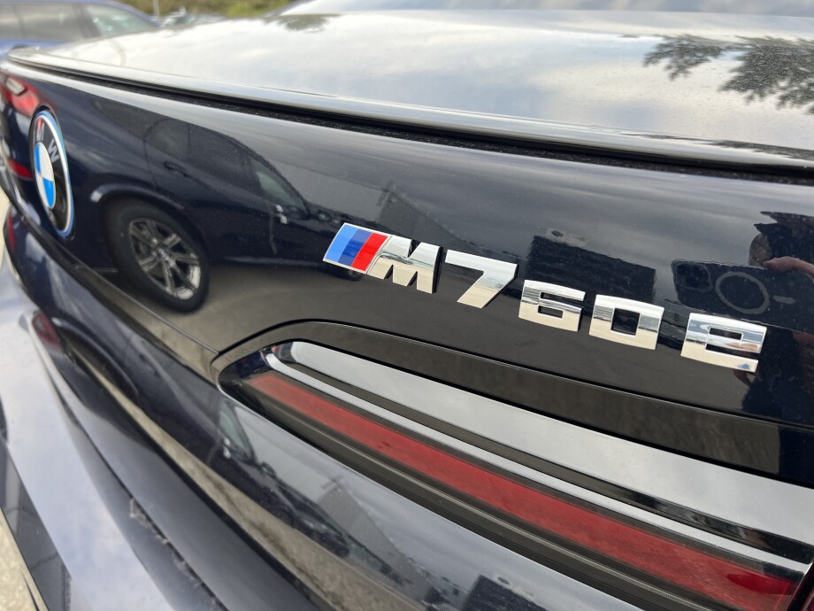 BMW M760e xDrive 571PS Hybrid Black M-Paket Individual З Німеччини (91985)