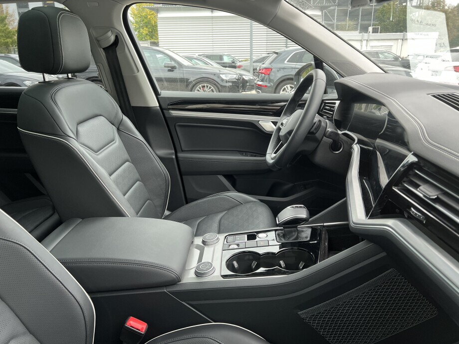 VW Touareg 3.0 V6 e-Hybrid 462PS LED-Matrix  З Німеччини (106912)