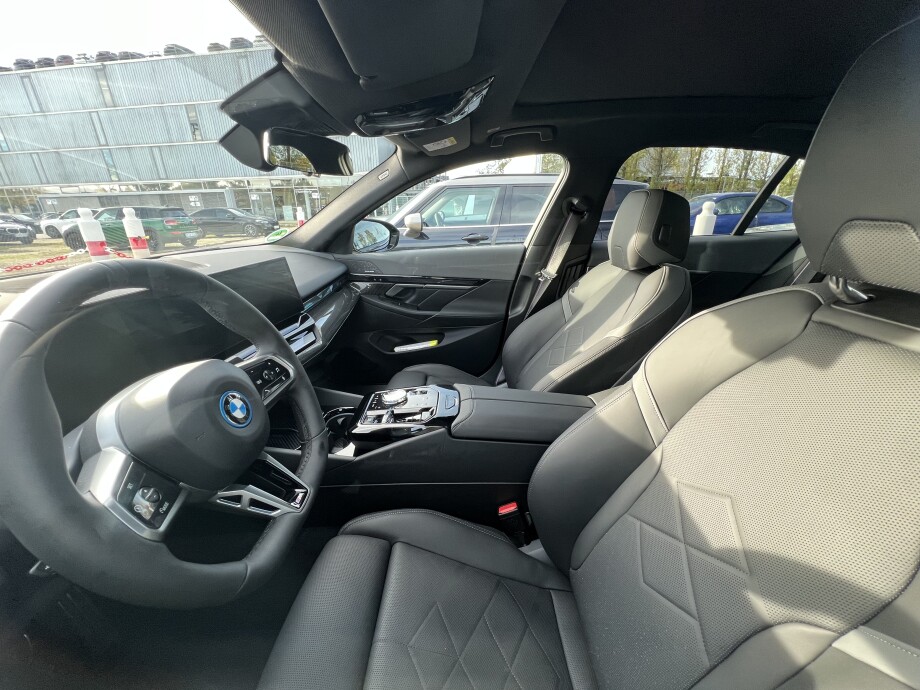 BMW i5 eDrive 40 M-Sport Pro 340PS 81kWh LED З Німеччини (108205)