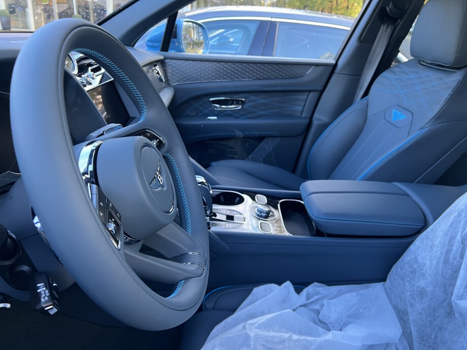 Bentley Bentayga 4.0 V8 EWB 551PS First Edition Azure 4-Set З Німеччини (108284)