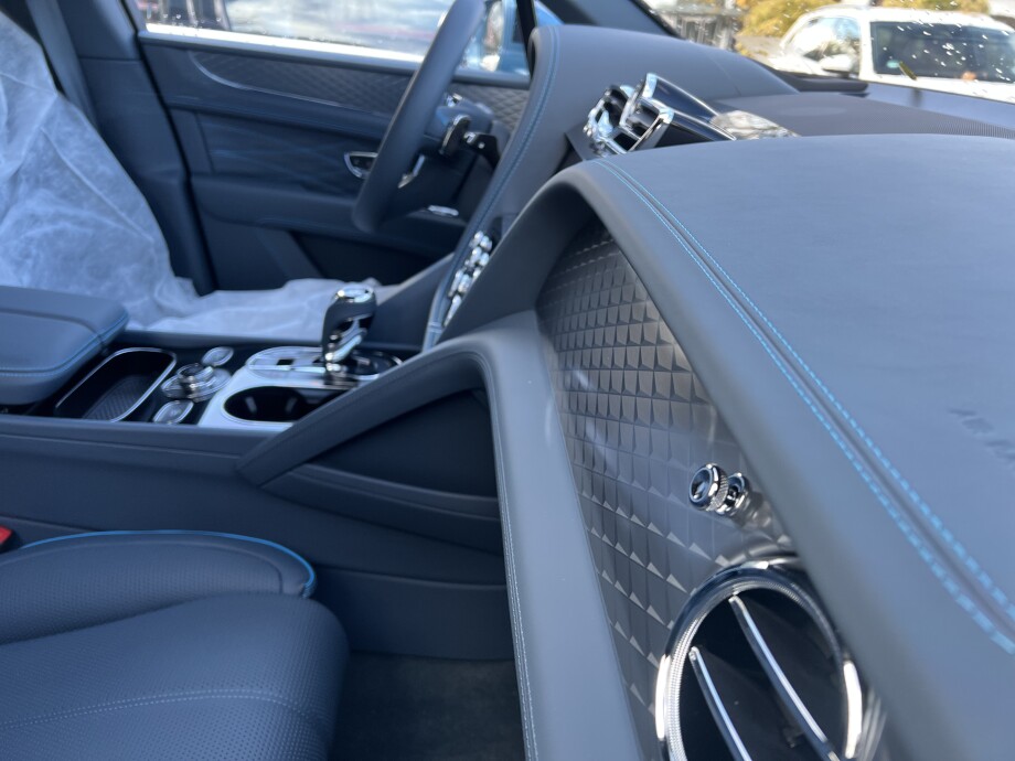 Bentley Bentayga 4.0 V8 EWB 551PS First Edition Azure 4-Set З Німеччини (108298)