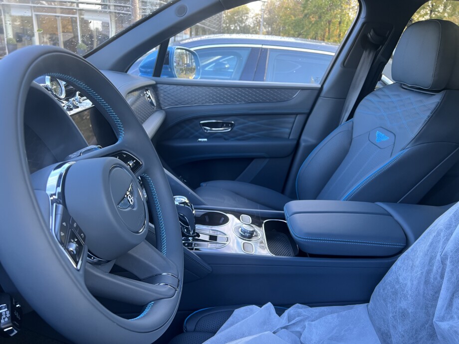Bentley Bentayga 4.0 V8 EWB 551PS First Edition Azure 4-Set З Німеччини (108281)