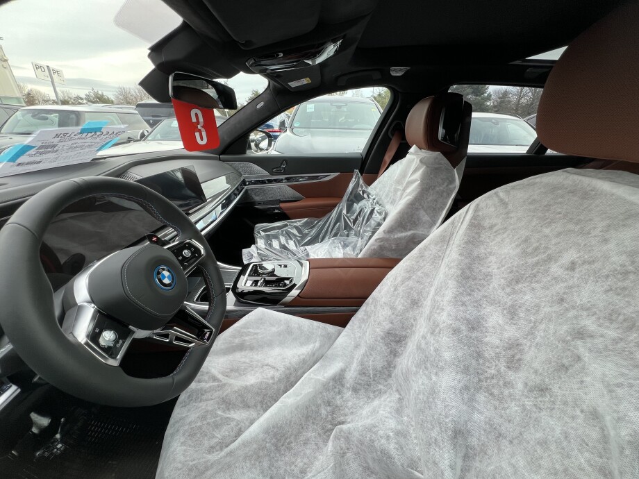 BMW M760e xDrive 571PS Hybrid Long Executive-Paket B&W З Німеччини (111507)