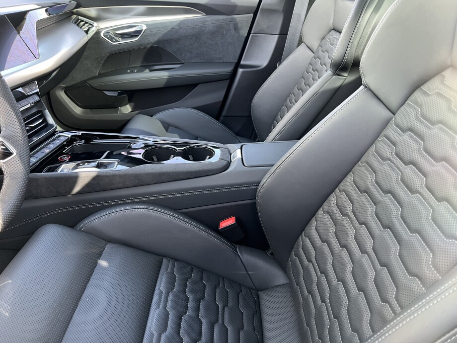 Audi RS e-Tron GT 598PS LED Matrix Keramik Carbon З Німеччини (113551)