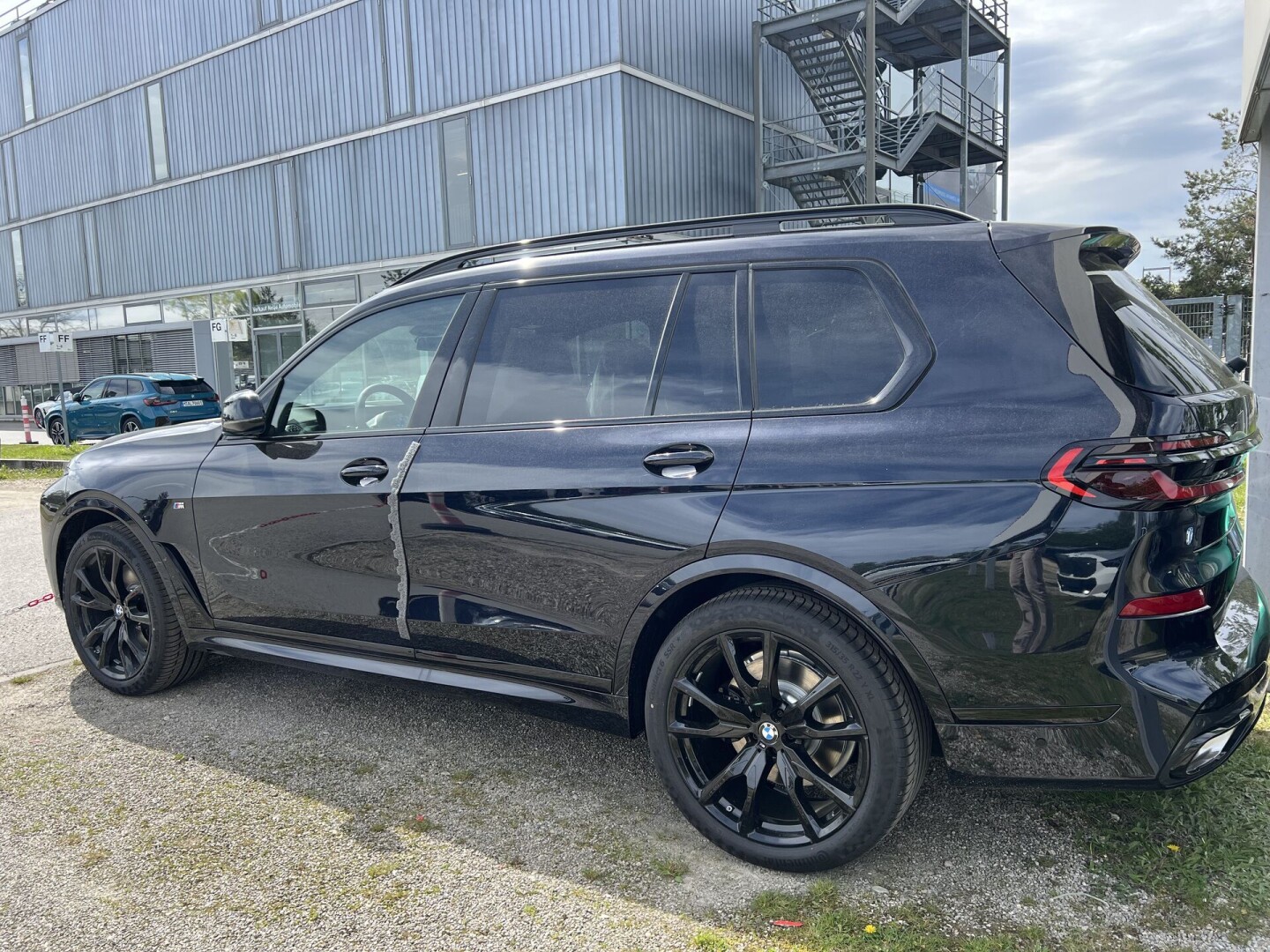 BMW X7 40d 352PS xDrive M-Sportpaket  Individual Black З Німеччини (115786)