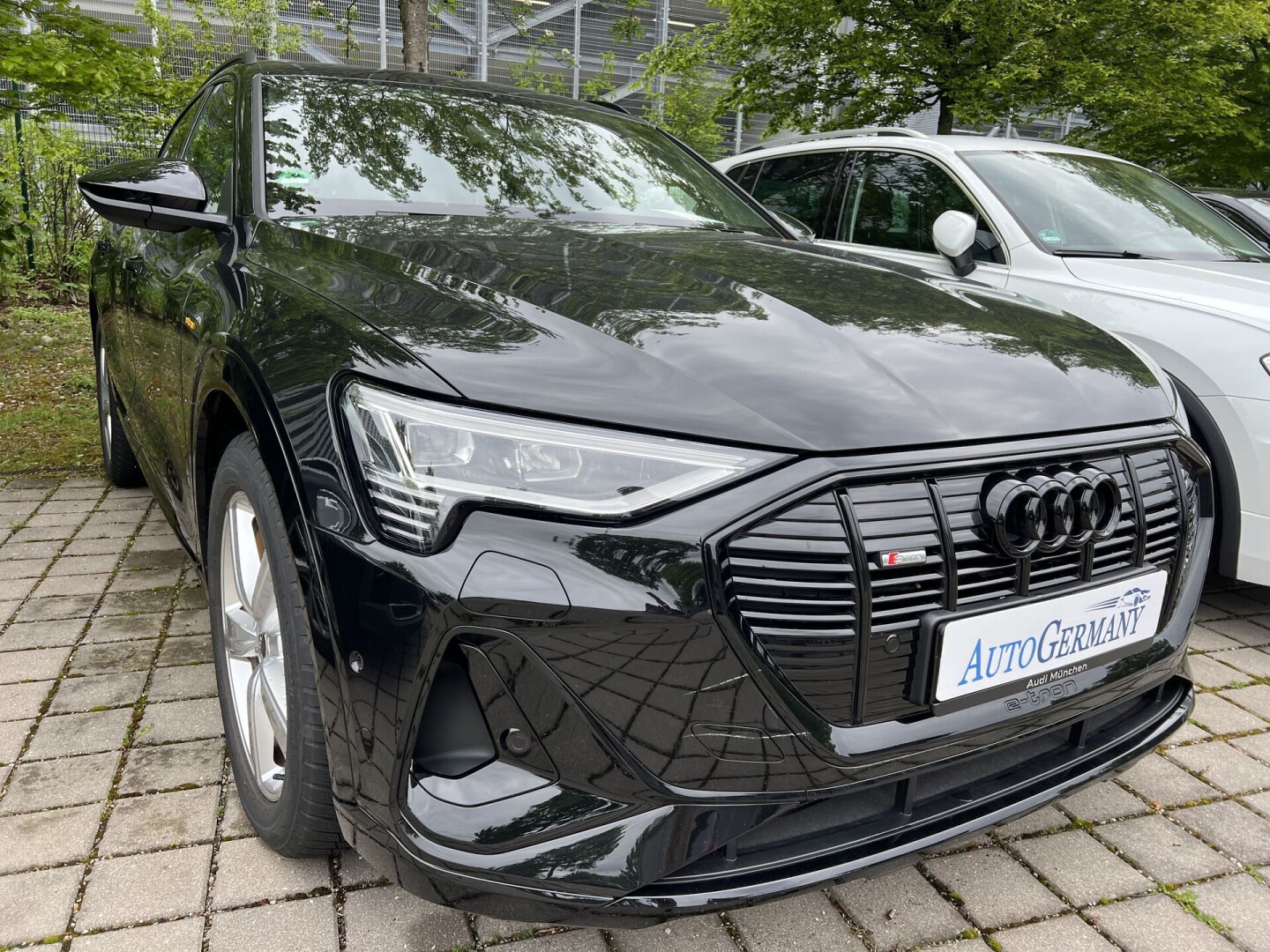 Audi e-tron 55 Sportback 408PS S-Line Black-Paket From Germany (117571)