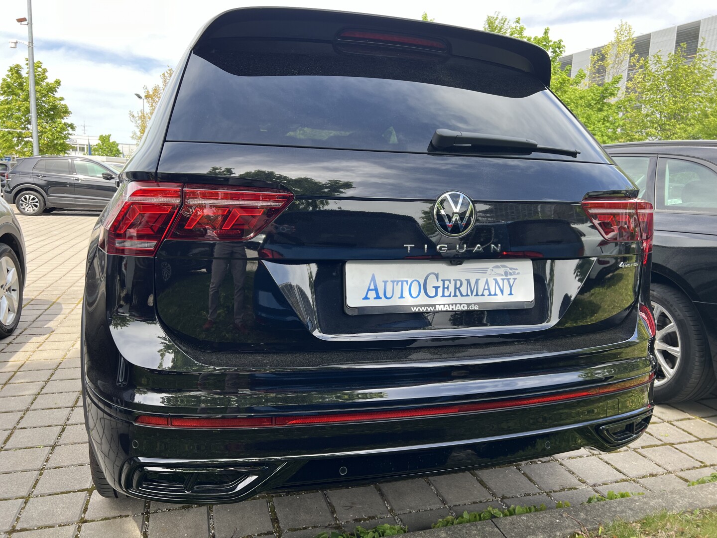 VW Tiguan 2.0TDI 200PS 4Motion R-Line Black-Paket LED From Germany (117943)