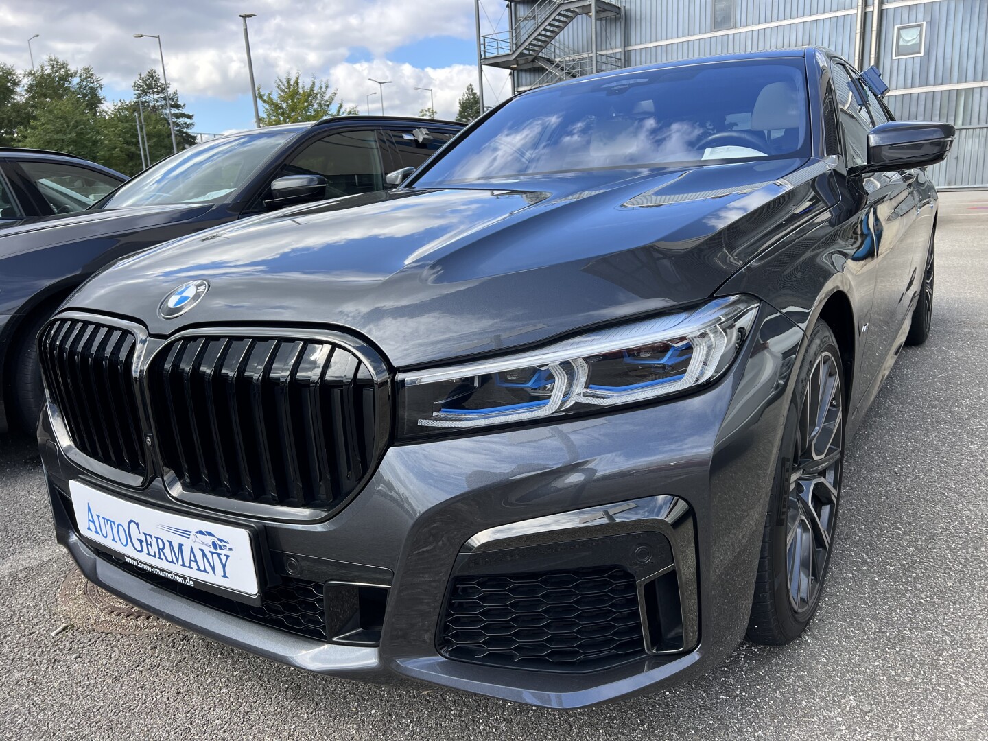 BMW 750xi 530PS xDrive M-Paket Individual З Німеччини (120028)