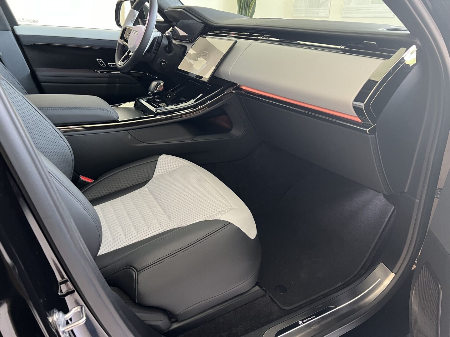 Range Rover Sport P635 SV Edition One Black З Німеччини (120904)