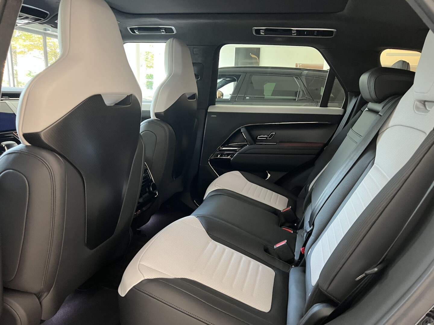 Range Rover Sport P635 SV Edition One Black З Німеччини (120926)