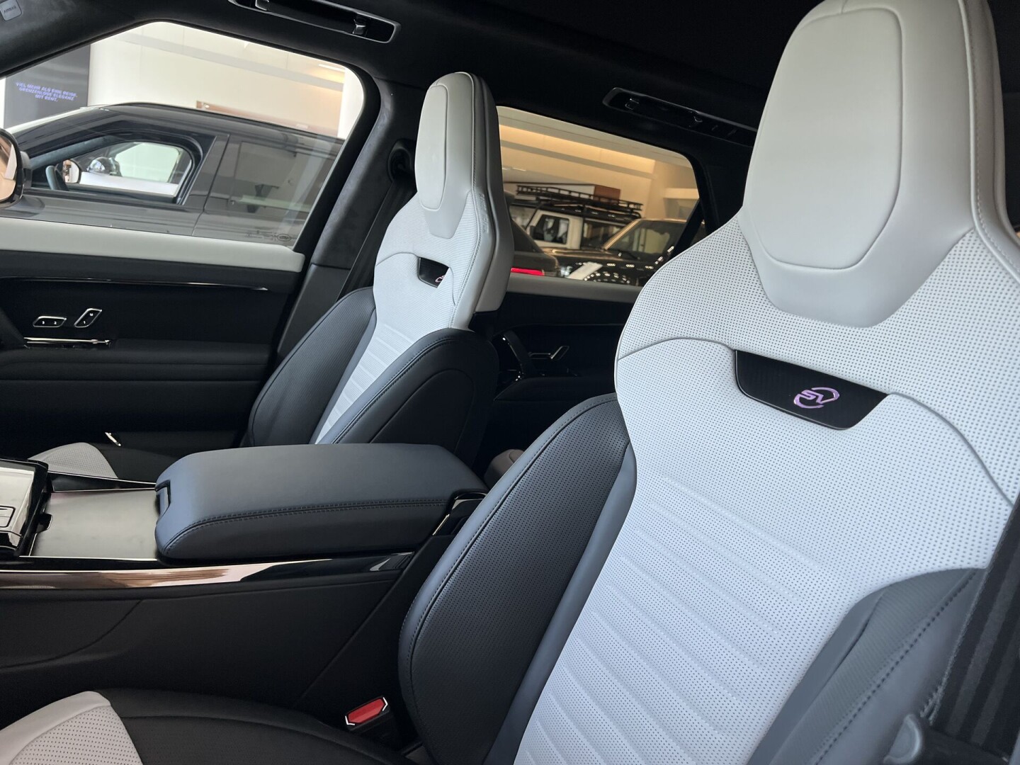 Range Rover Sport P635 SV Edition One Black З Німеччини (120931)