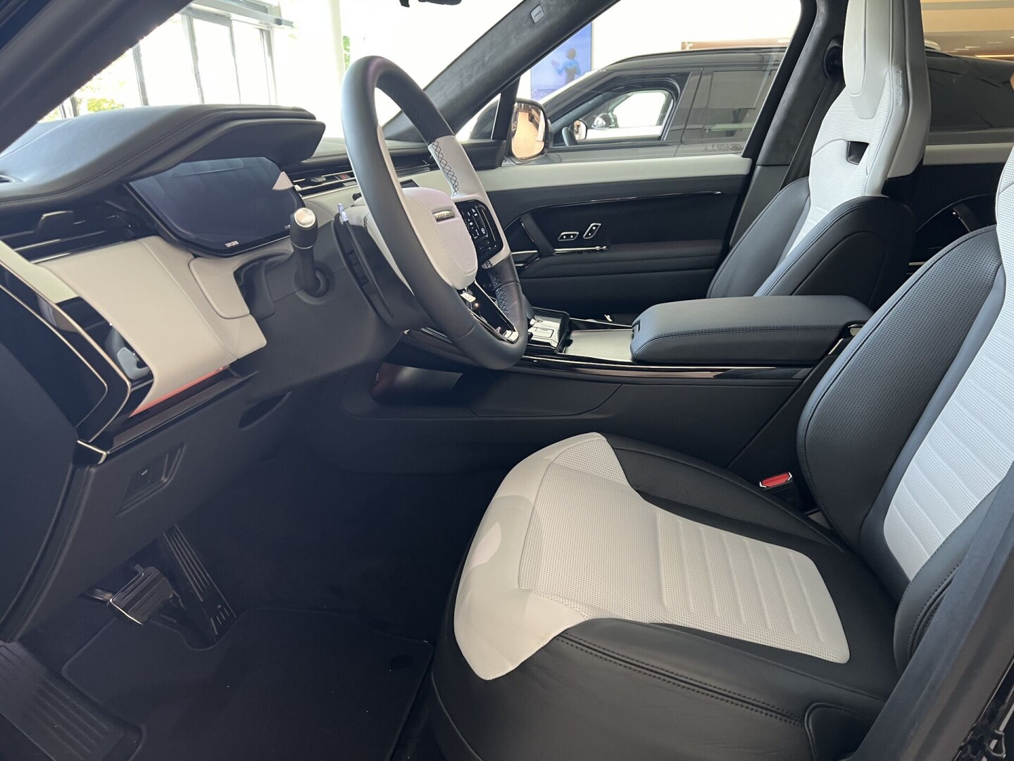 Range Rover Sport P635 SV Edition One Black З Німеччини (120935)