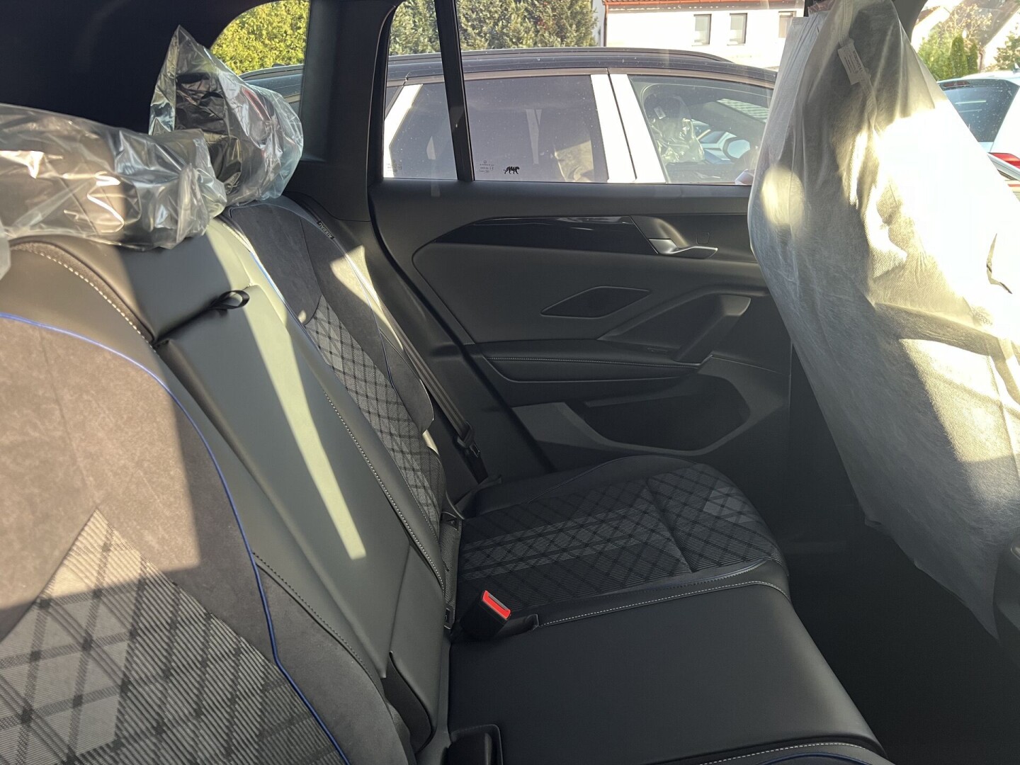 VW Tiguan 2.0TDI 193PS R-Line 4Motion IQ-Light DSG З Німеччини (122973)