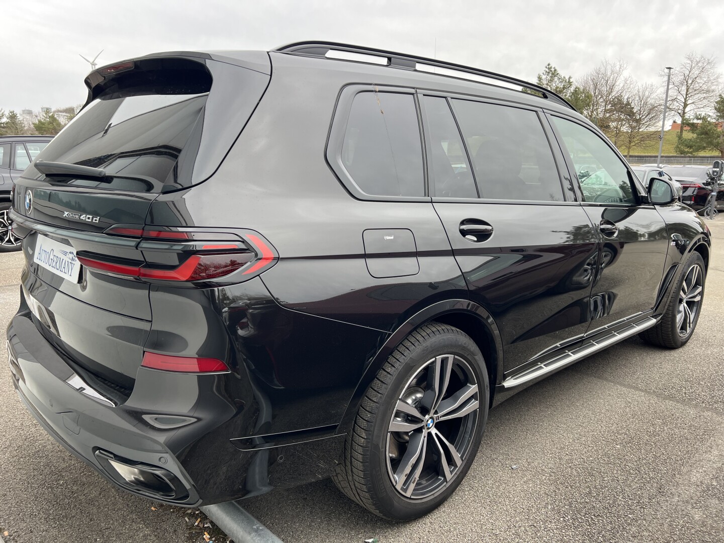 BMW X7 xDrive 40d M-Paket Black Lounge-Sky Laser From Germany (124500)