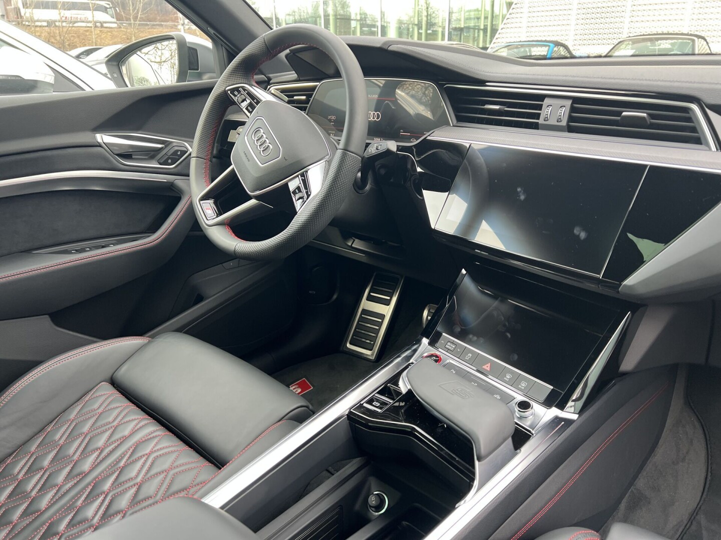 Audi SQ8 e-tron Sportback 503PS Matrix Black-Paket З Німеччини (125089)
