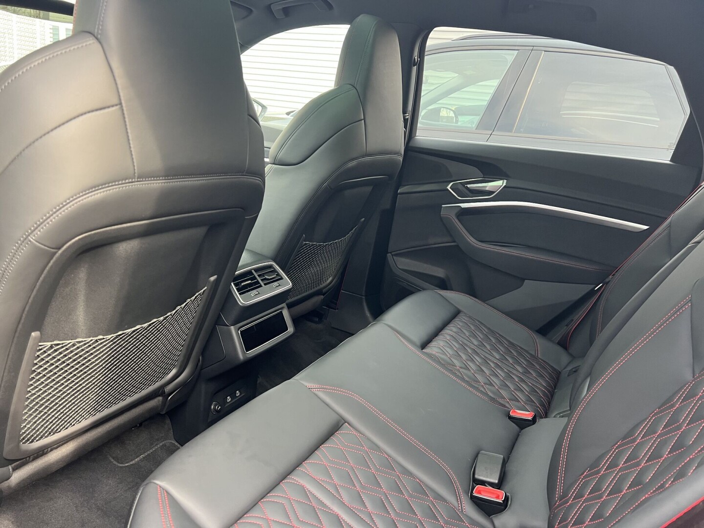 Audi SQ8 e-tron Sportback 503PS Matrix Black-Paket З Німеччини (125104)