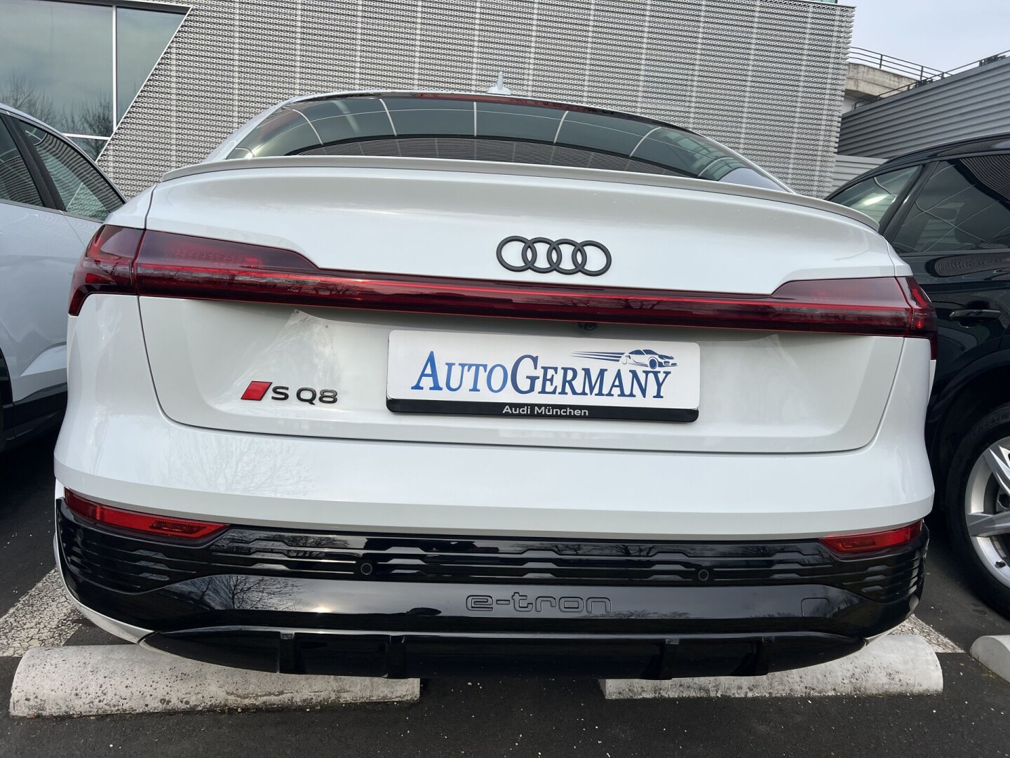 Audi SQ8 e-tron Sportback 503PS Matrix Black-Paket З Німеччини (125100)
