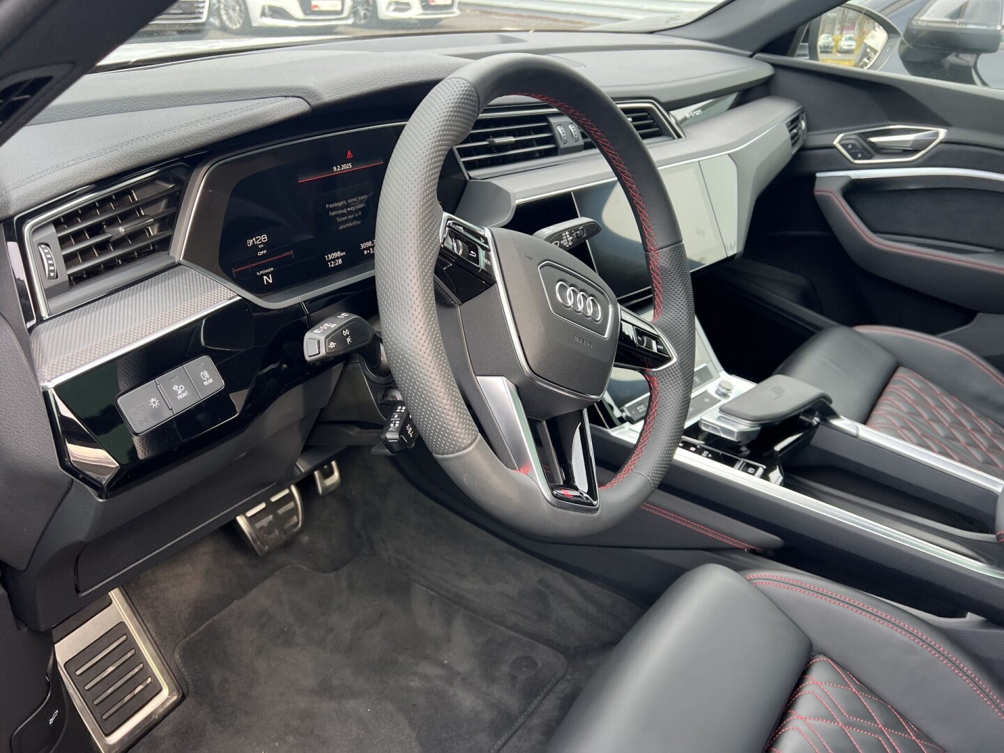Audi SQ8 e-tron Sportback 503PS Matrix Black-Paket З Німеччини (125109)