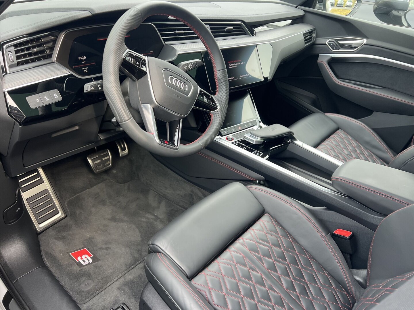 Audi SQ8 e-tron Sportback 503PS Matrix Black-Paket З Німеччини (125105)