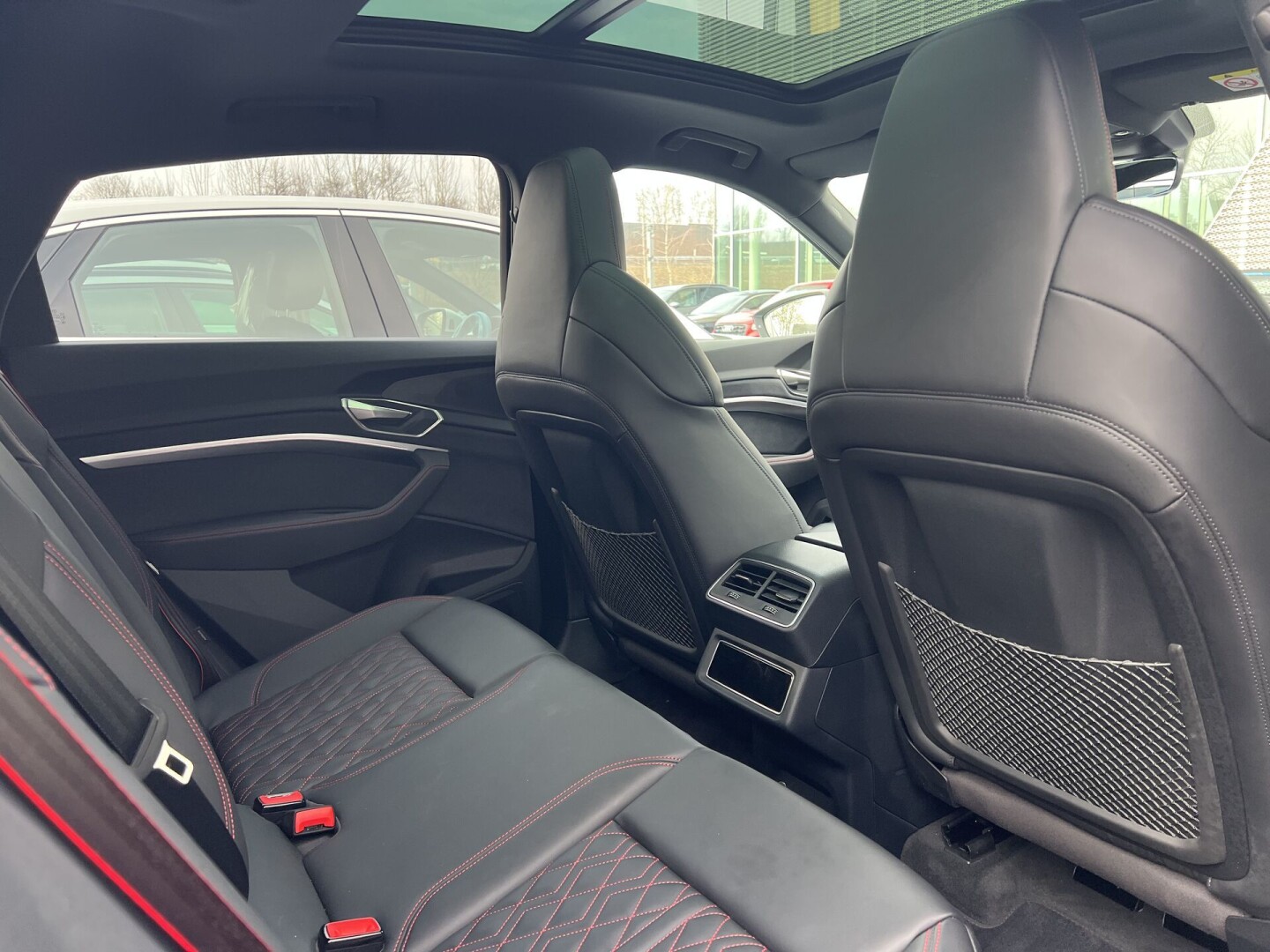 Audi SQ8 e-tron Sportback 503PS Matrix Black-Paket З Німеччини (125096)
