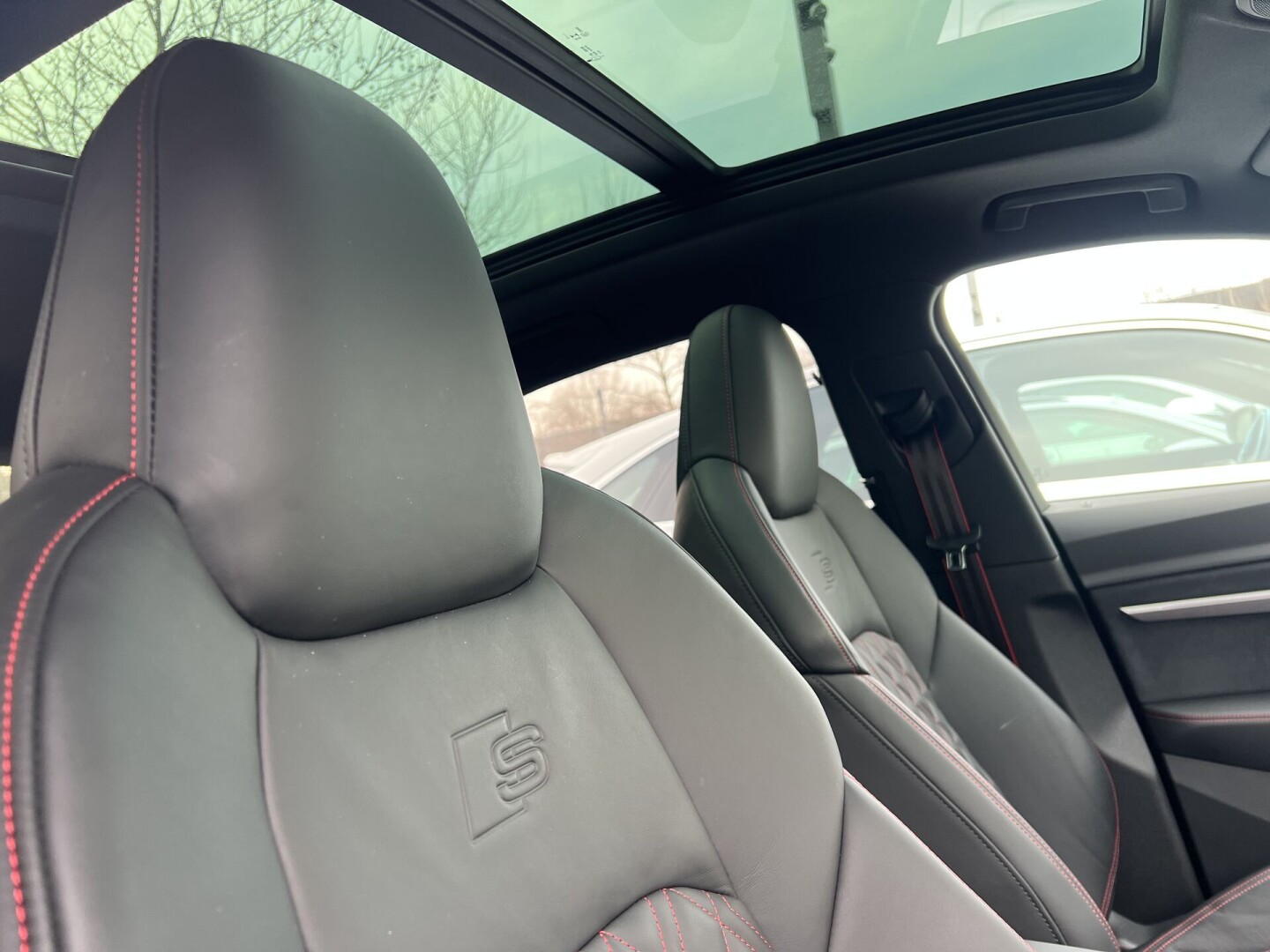 Audi SQ8 e-tron Sportback 503PS Matrix Black-Paket З Німеччини (125093)