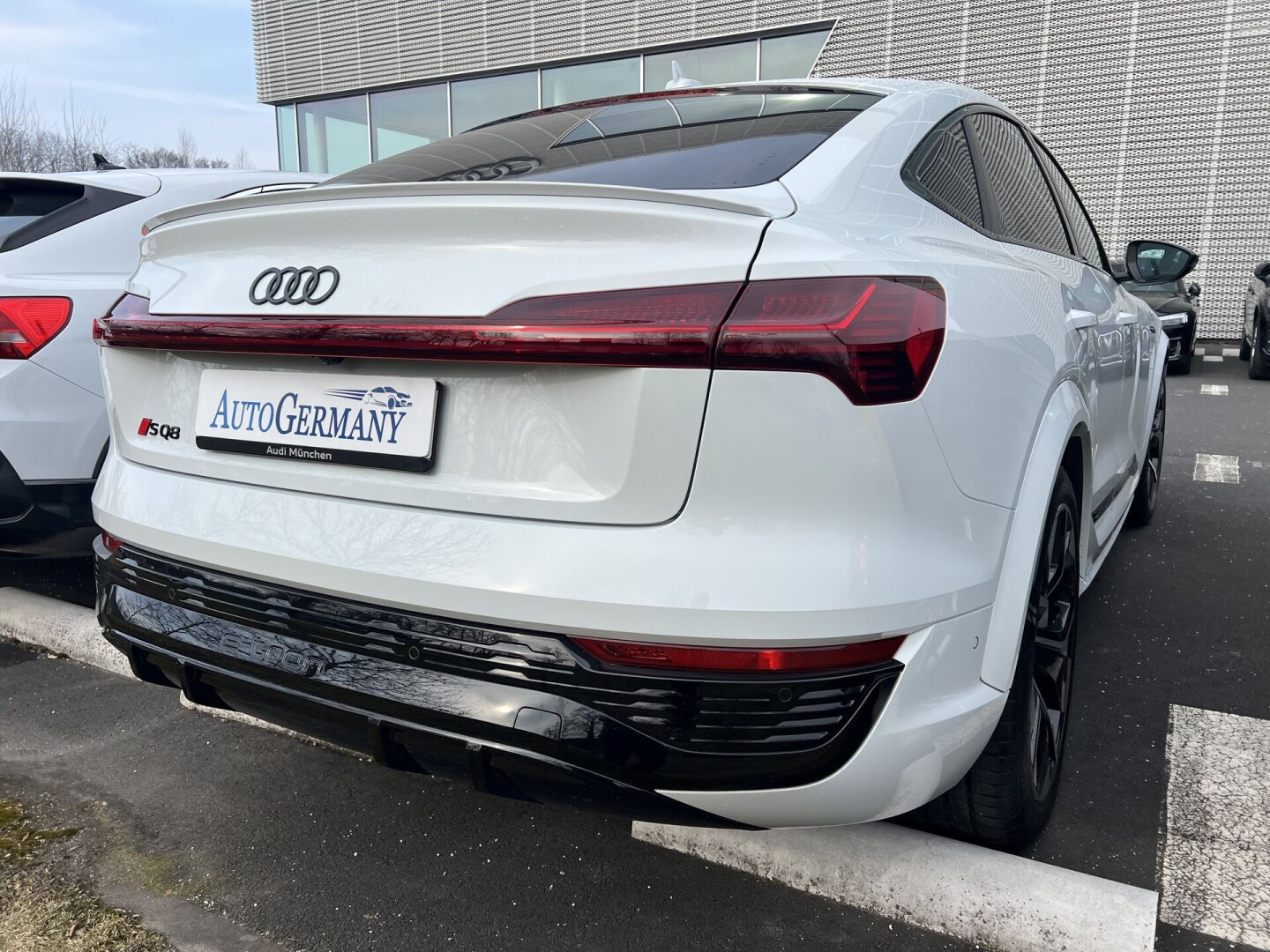 Audi SQ8 e-tron Sportback 503PS Matrix Black-Paket З Німеччини (125098)