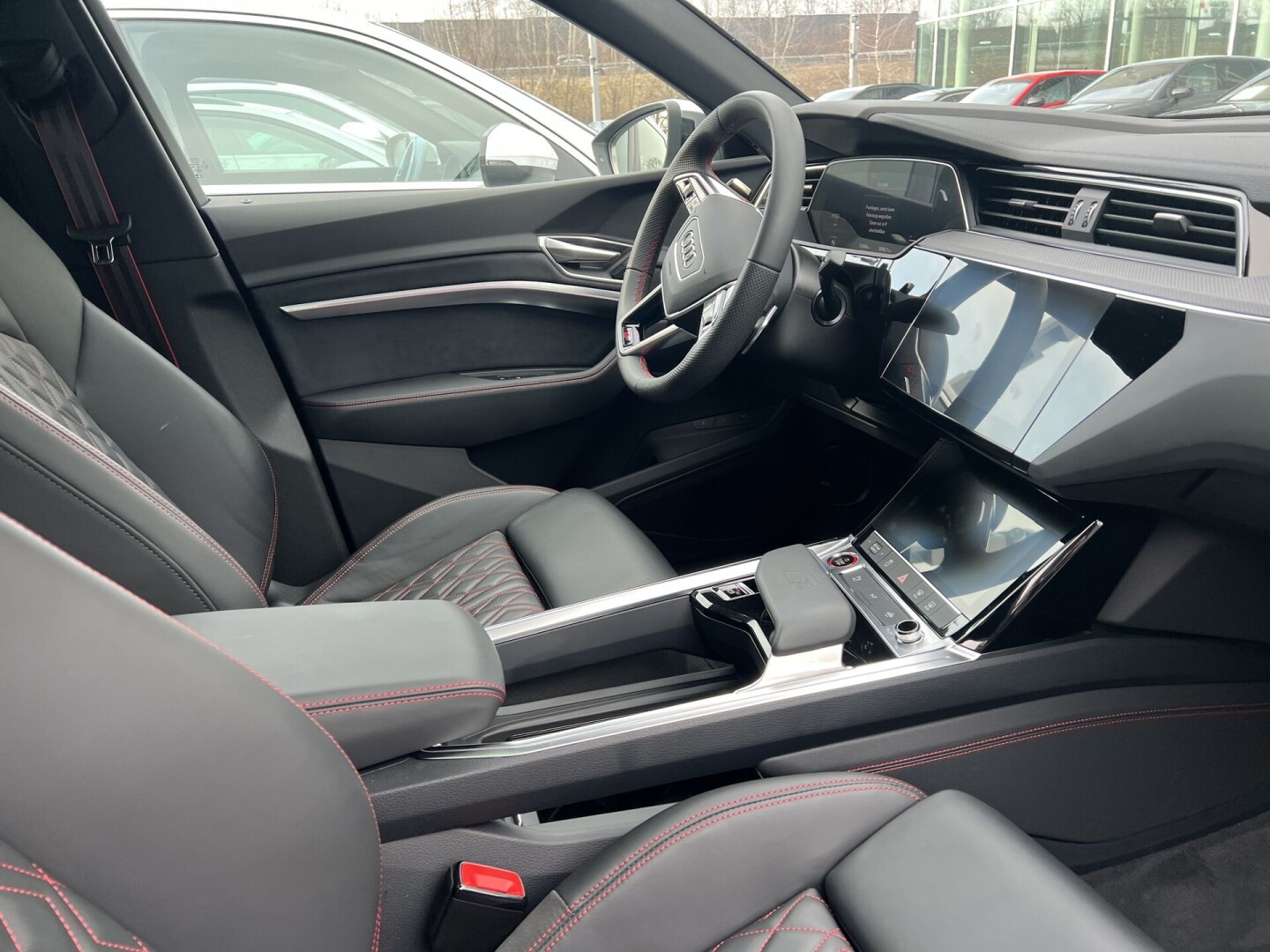 Audi SQ8 e-tron Sportback 503PS Matrix Black-Paket З Німеччини (125094)