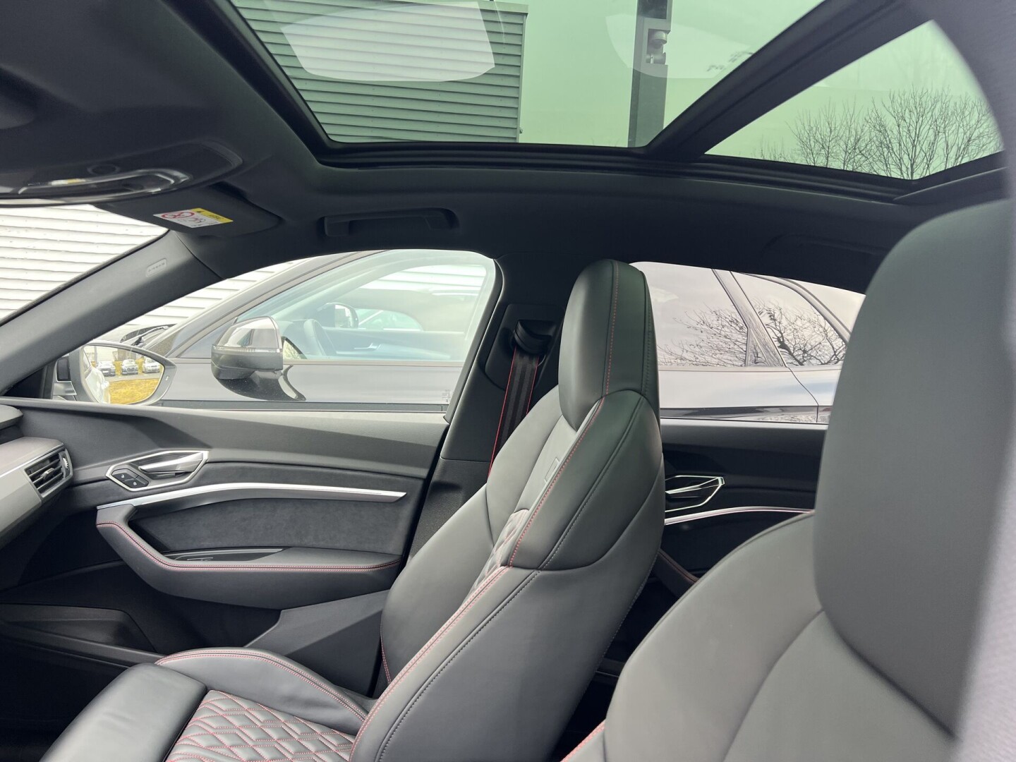 Audi SQ8 e-tron Sportback 503PS Matrix Black-Paket З Німеччини (125106)